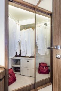 Absolute  Navetta 52